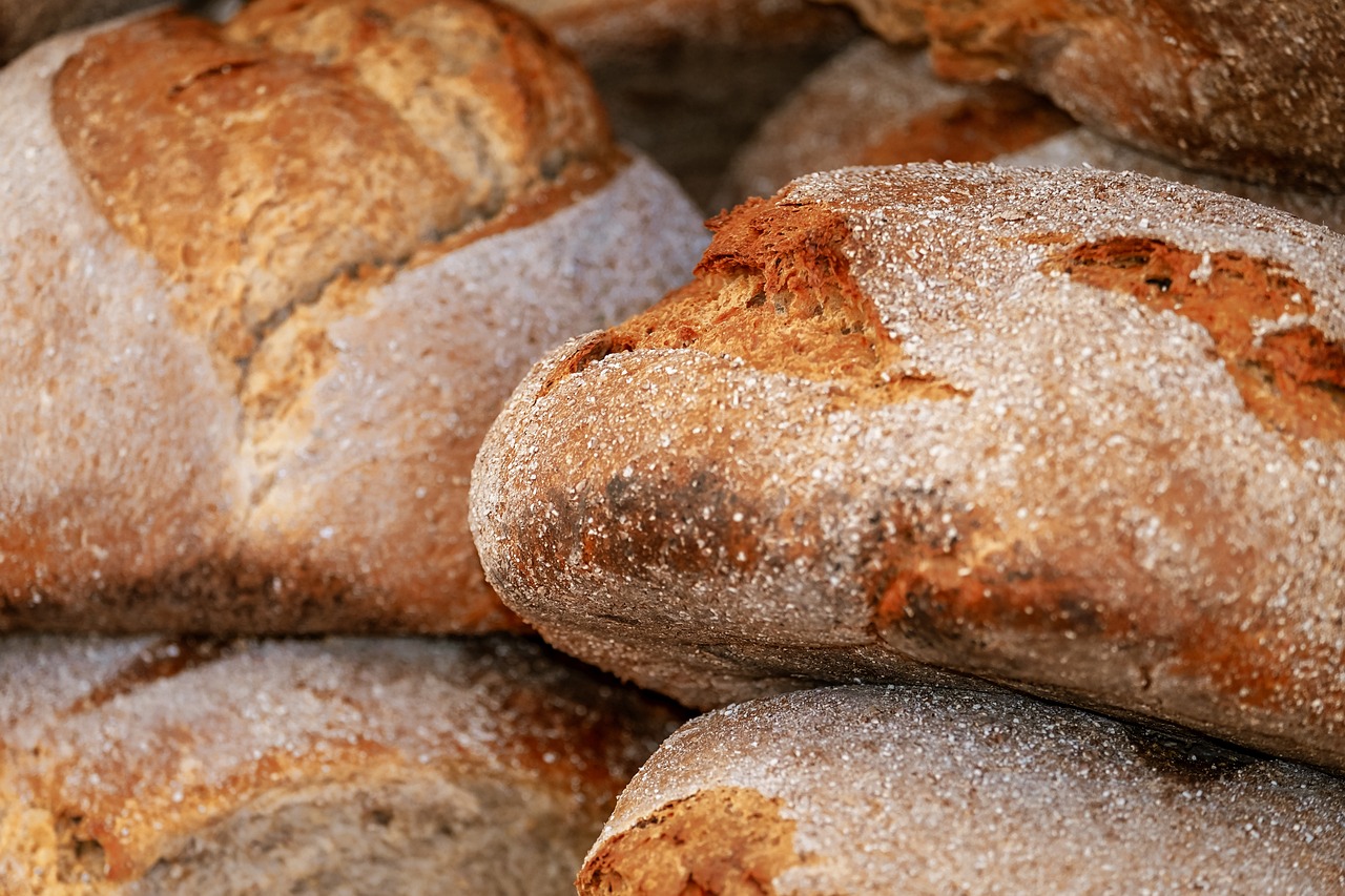 Como fazer pão francês de padaria: Receita prática e profissional
