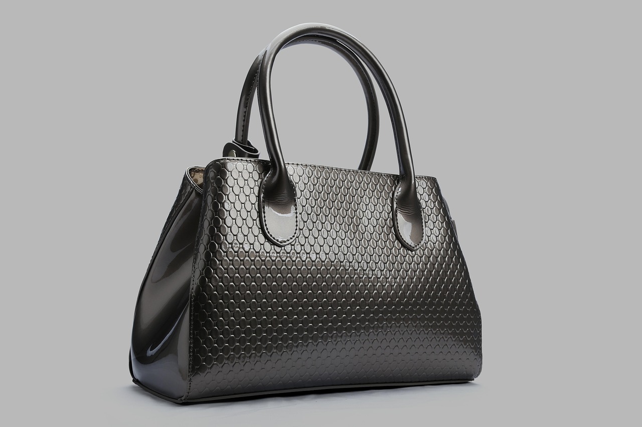 Frases criativas para vender bolsas femininas com mais estilo