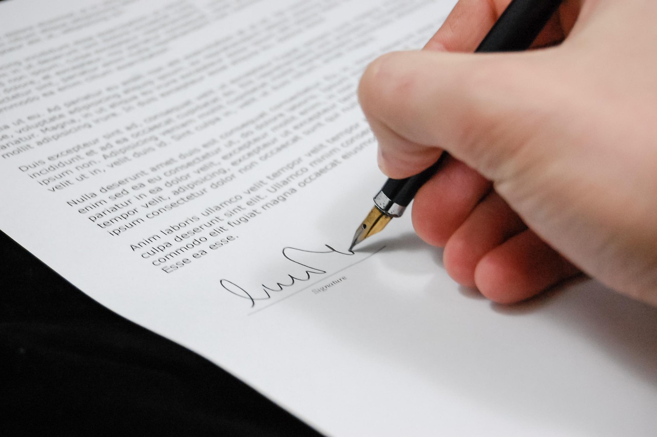 O que precisa para reconhecer firma: documentos e custos