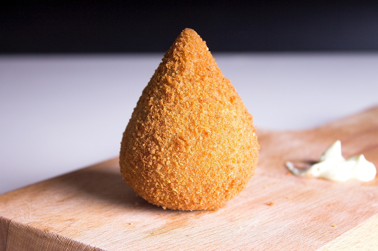 Receitas de coxinha congelada para vender: 2 opções práticas e lucrativas