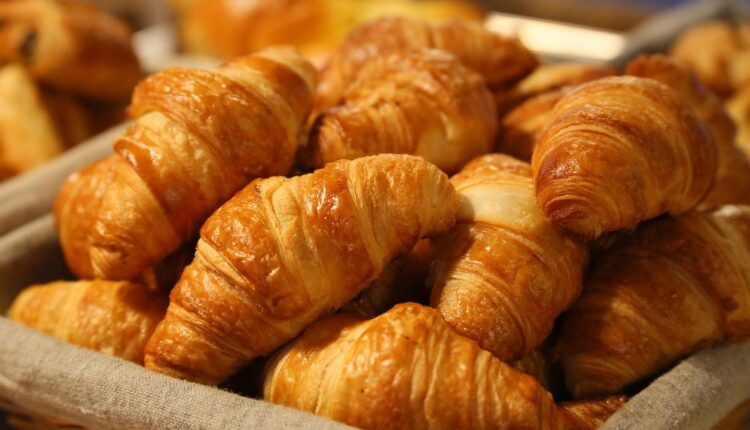 32 frases para divulgar pastel e aumentar suas vendas na feira ou delivery
