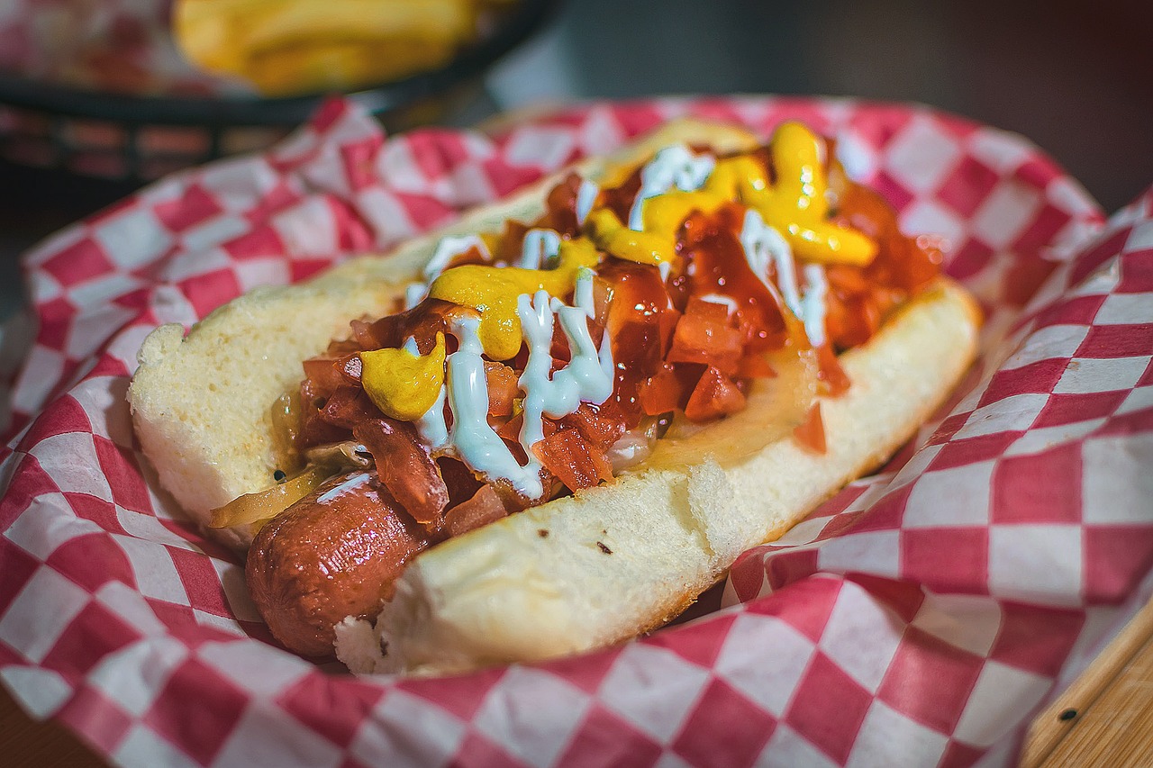 Como fazer cachorro-quente para vender e atrair uma clientela fiel