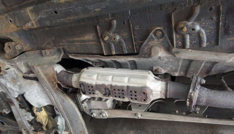 Onde vender pó de catalisador? Saiba quem compra e por quanto