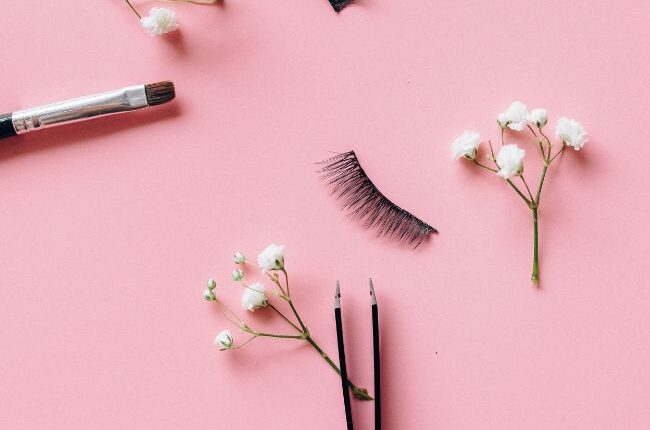 Quanto custa em média um curso de extensão de cílios