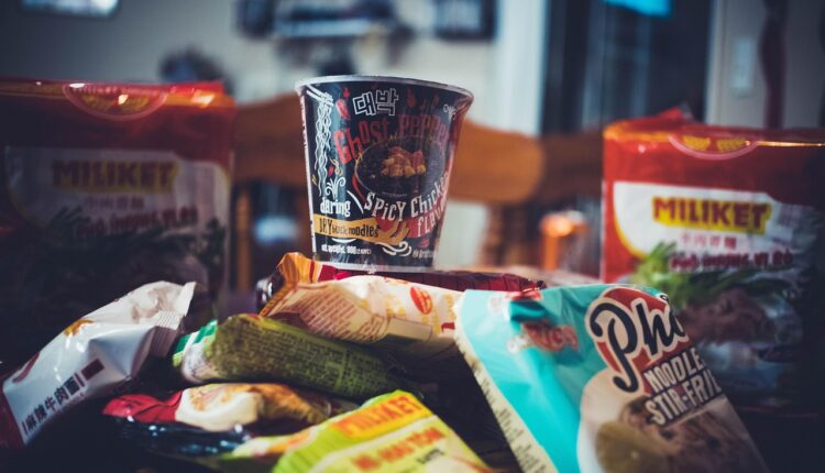 Como é feito o miojo? Conheça todo o processo de produção!