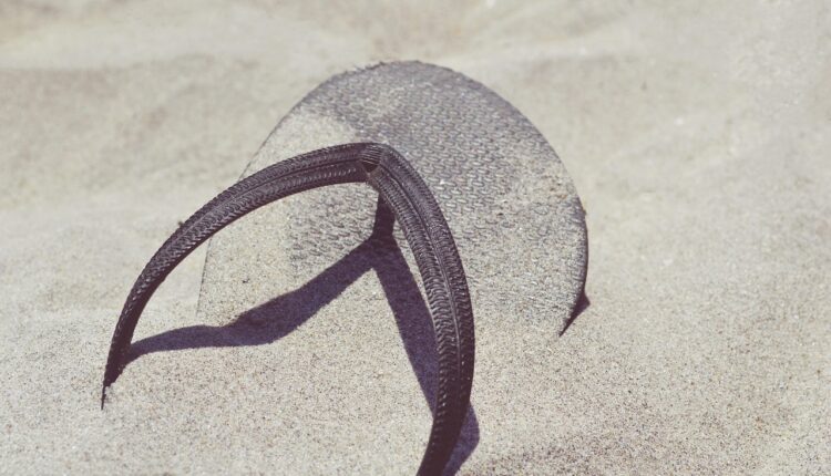 Frases para divulgação de chinelos: 12 ideias criativas que vendem mais