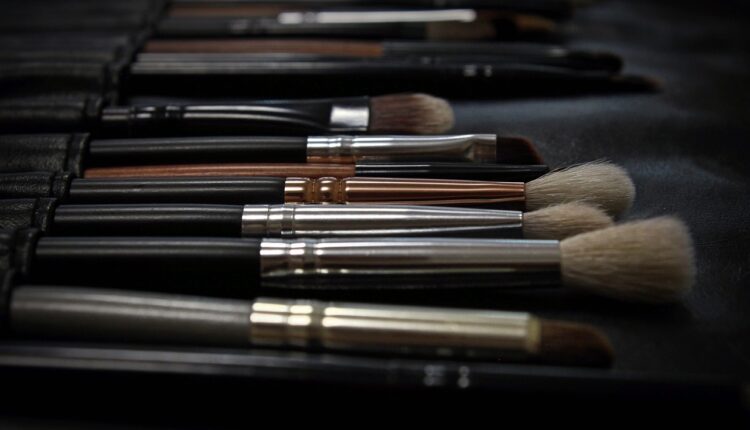 Nomes para lojas de maquiagem: 45 ideias criativas que brilham