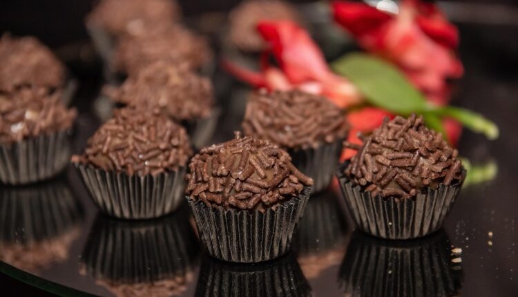 Brigadeiro gourmet para vender: Como fazer e lucrar fácil