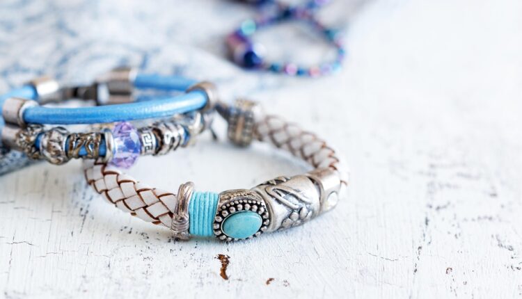 Texto para propaganda de loja de bijuterias: Modelo criativo e persuasivo