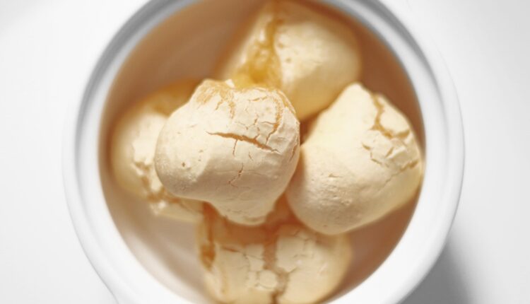 Pão de queijo recheado para vender: receita fácil e que dá lucro