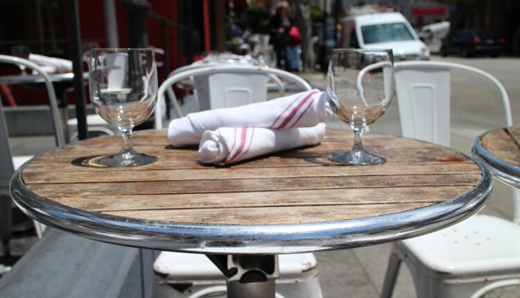 Quanto custa montar um bar noturno de sucesso? Veja os gastos