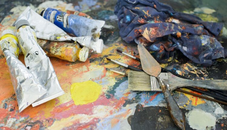 Vender arte na praia: será que dá dinheiro? Veja como iniciar com sucesso