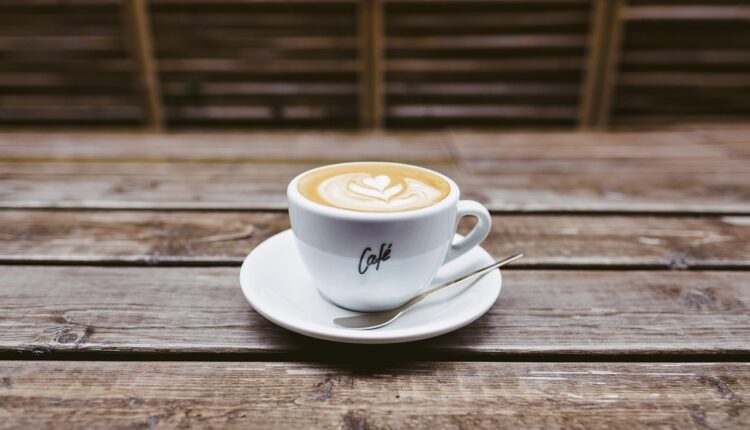 Como abrir uma cafeteria gastando pouco: Guia para começar do zero