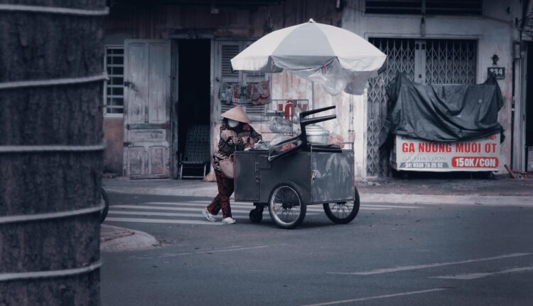 Como vender na rua e lucrar ainda hoje: 11 dicas práticas e eficazes