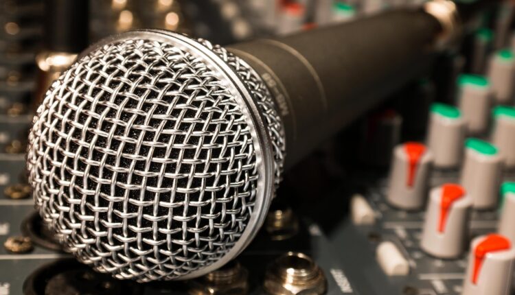 Ganhar dinheiro gravando áudios: Isso funciona mesmo? Descubra agora