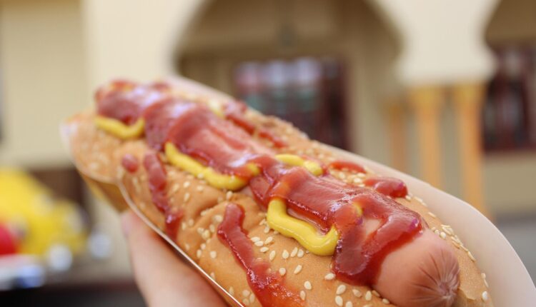 Hot dog gourmet para vender: Aprenda a fazer e faturar alto