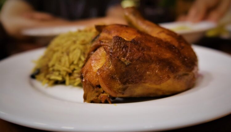 Vender frango assado dá dinheiro? Veja como montar seu negócio