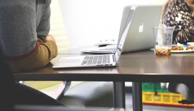 Engenheiro de software: o que faz, salário e perfil profissional