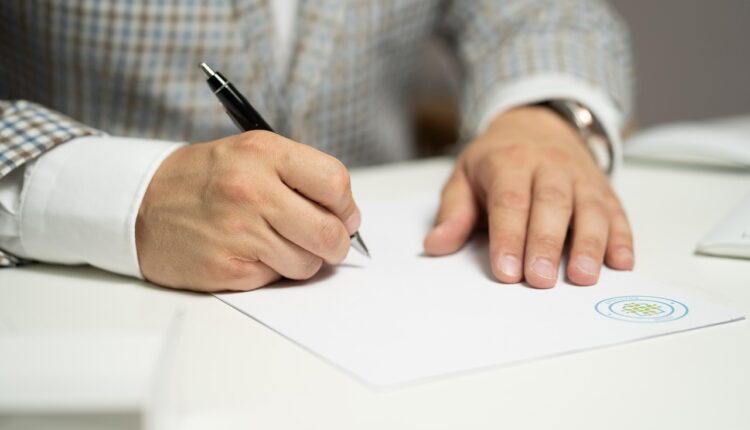 O que precisa para reconhecer firma: documentos e custos